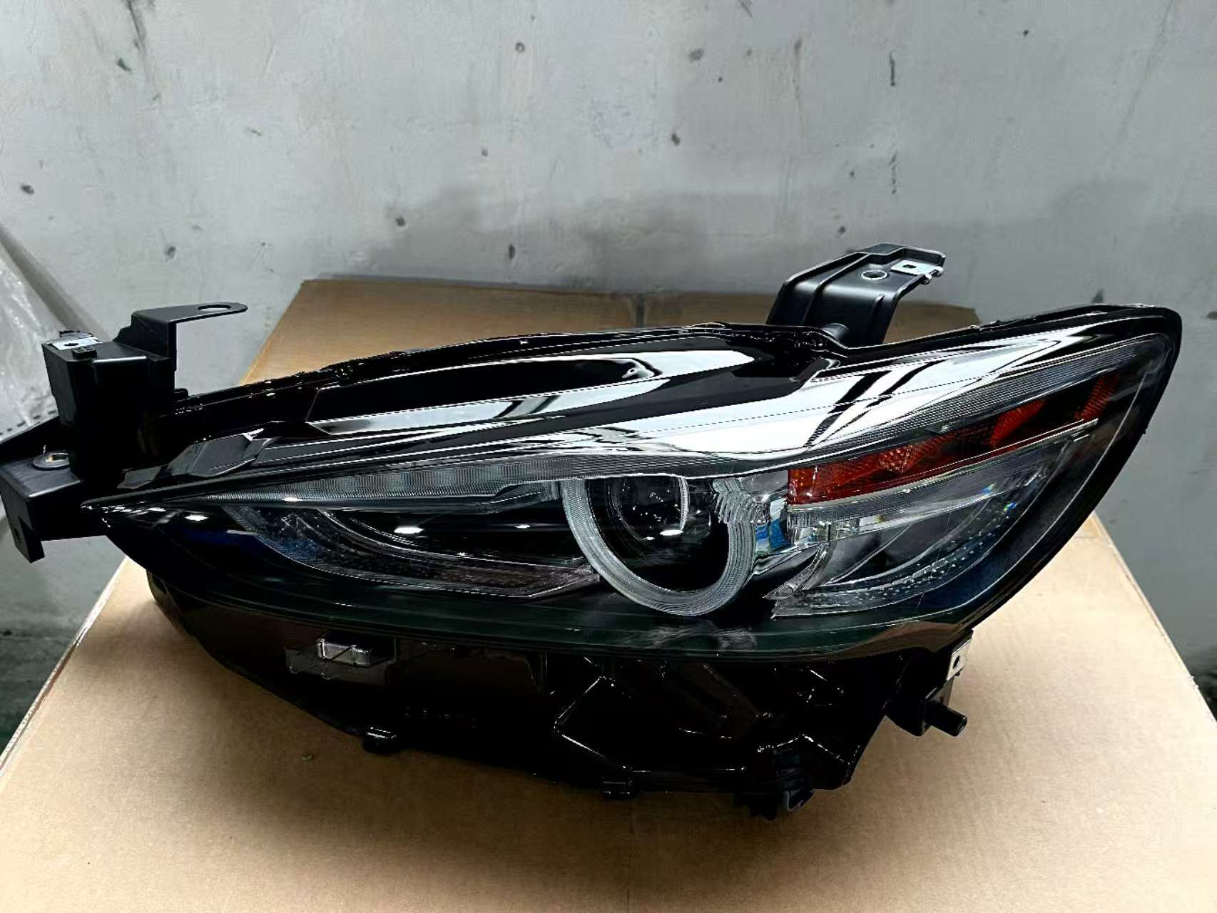 Head Lamps MZ0390111 for 马自达 Mazda