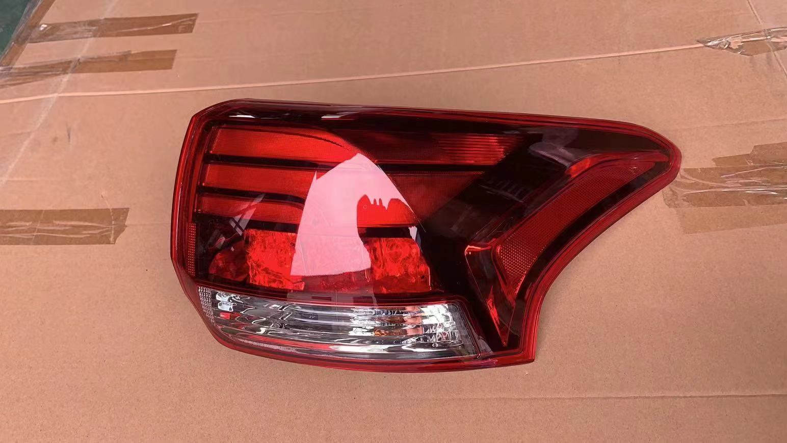 Tail Lamps MB2430171R1O1 for 三菱 Mitsubishi