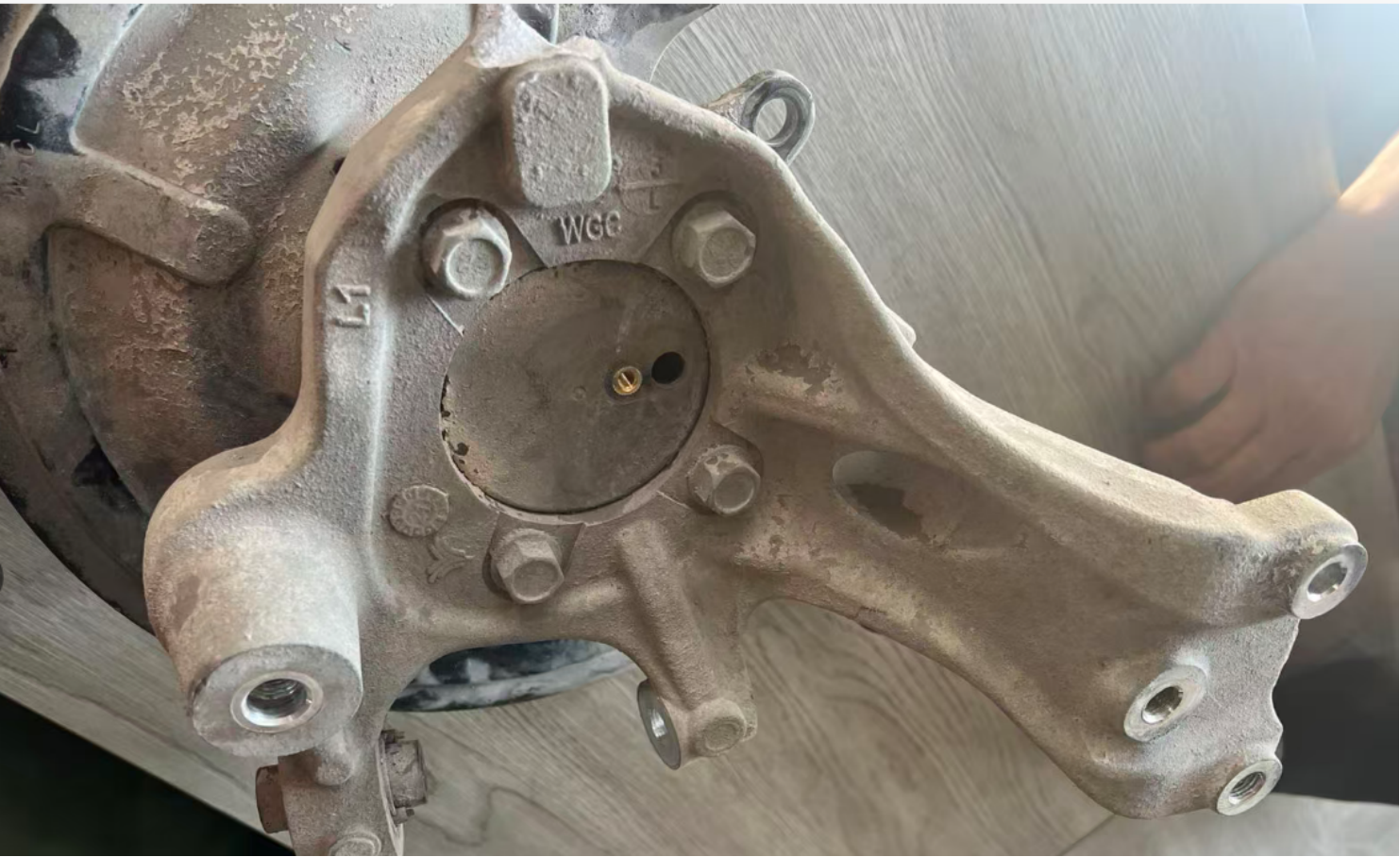 Steering Knuckle HZ0013321R1 for 哪吒