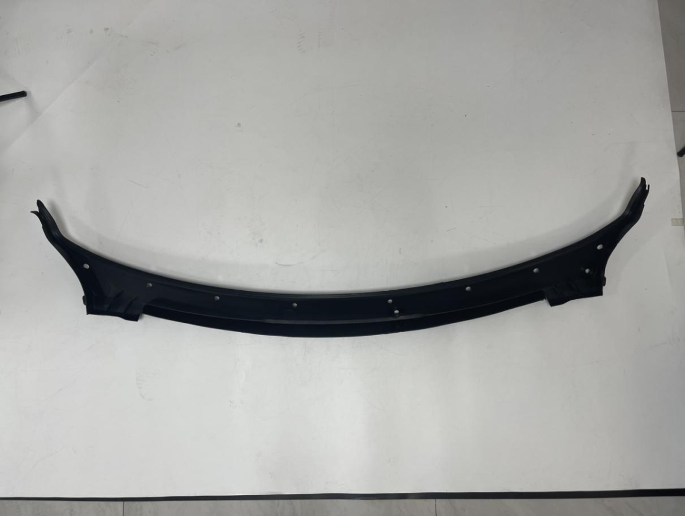 WINDSHIELD TRIM COWL PANEL BM1101550 for 宝马 BMW