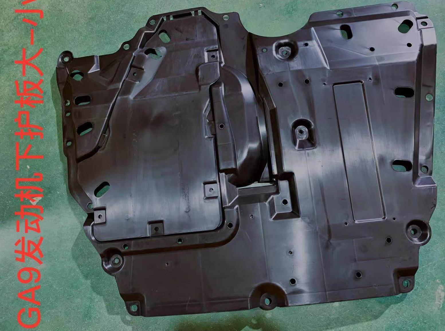Engine Upper Cover MB0042450 for 三菱 Mitsubishi