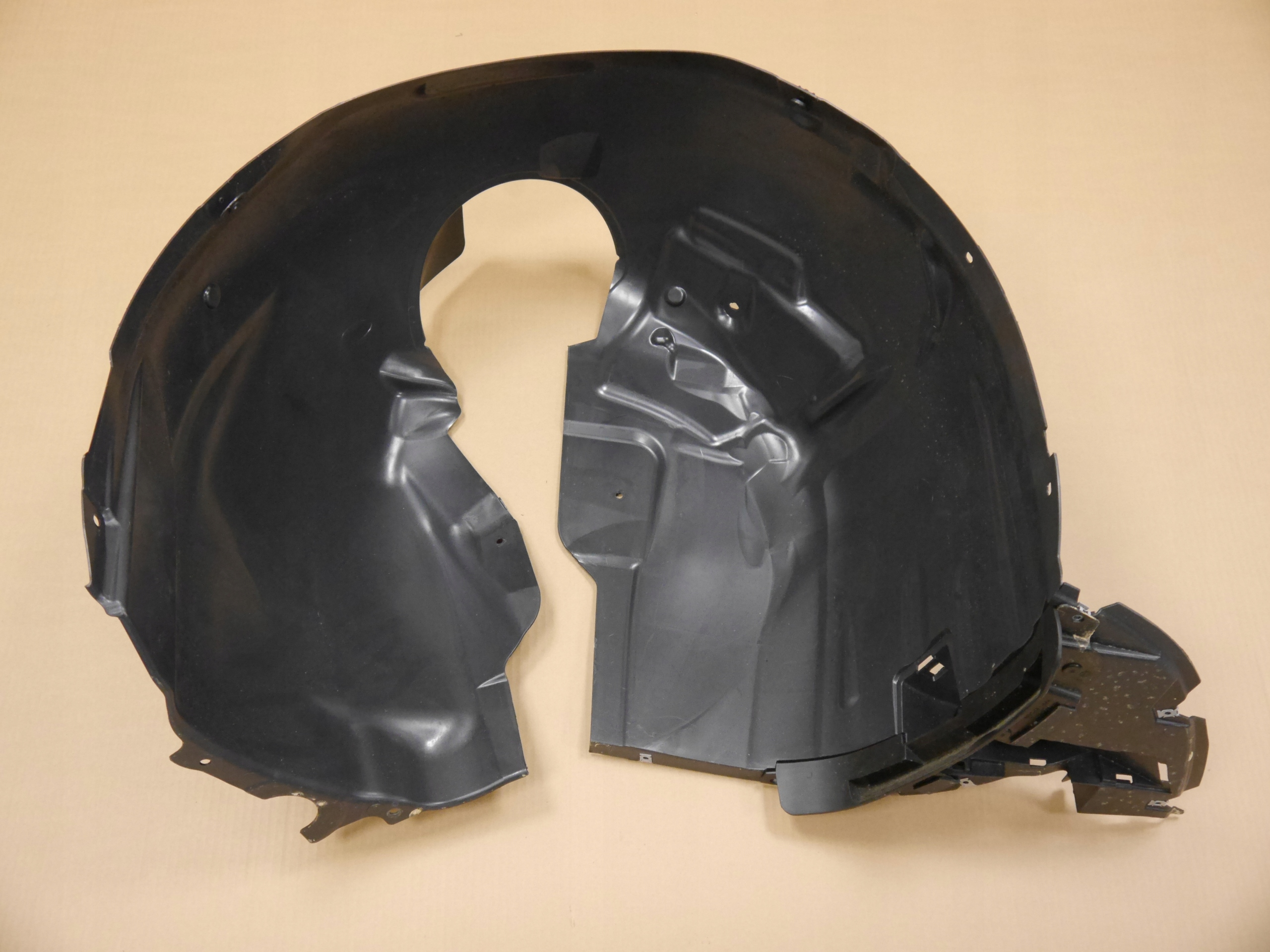 Inner Fender AU0240032 for 奥迪 Audi