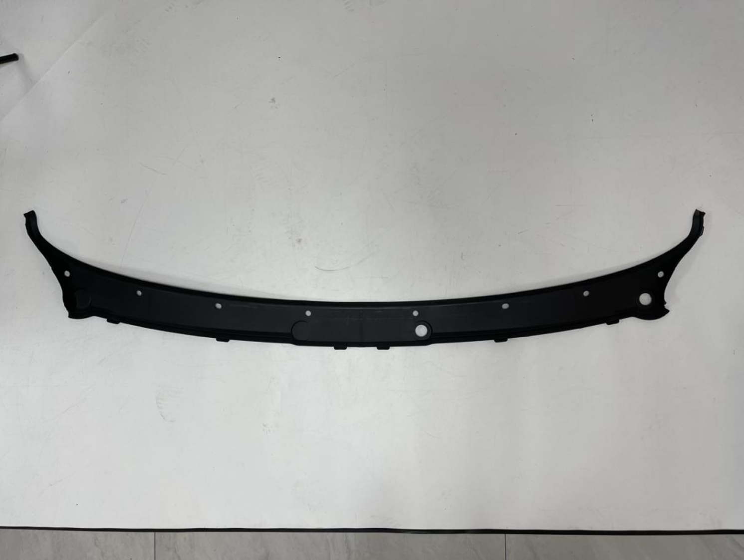 WINDSHIELD TRIM COWL PANEL BM1081550 for 宝马 BMW