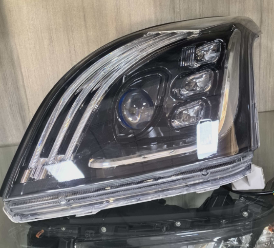 Head Lamps TY1060110 for 丰田 Toyota