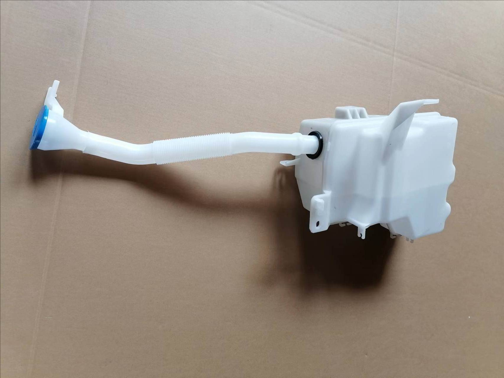 Coolant Reservoir MB0043470 for 三菱 Mitsubishi