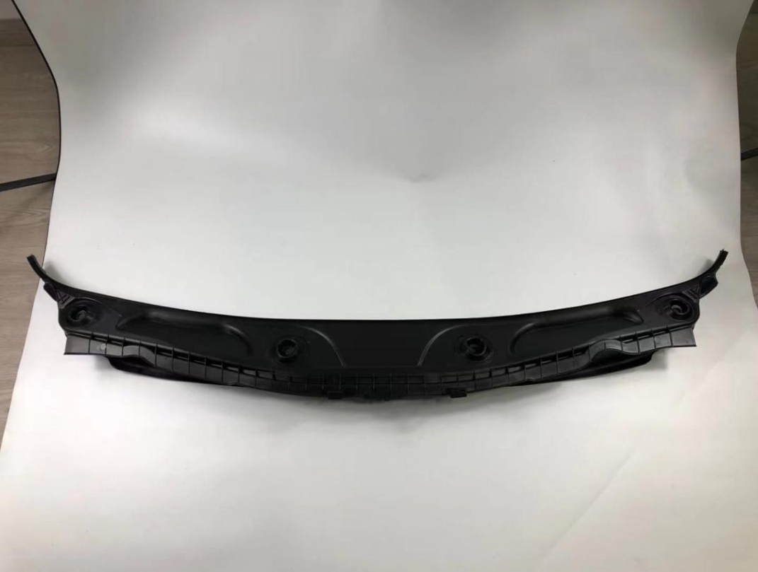 WINDSHIELD TRIM COWL PANEL BM1861550 for 宝马 BMW