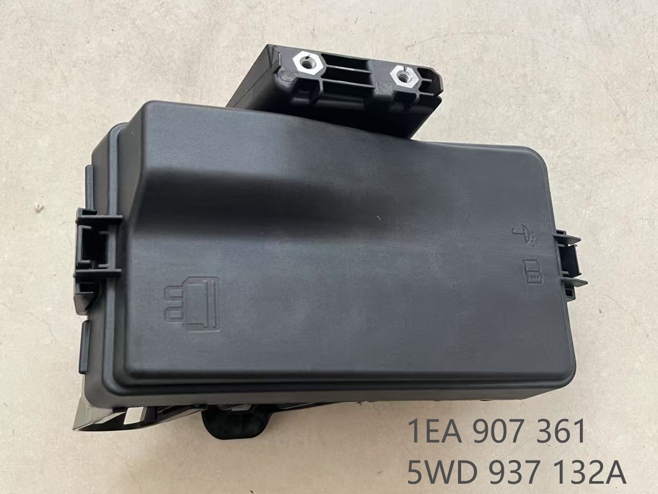 Fuse box VG0460990 for 大众 Volkswagen