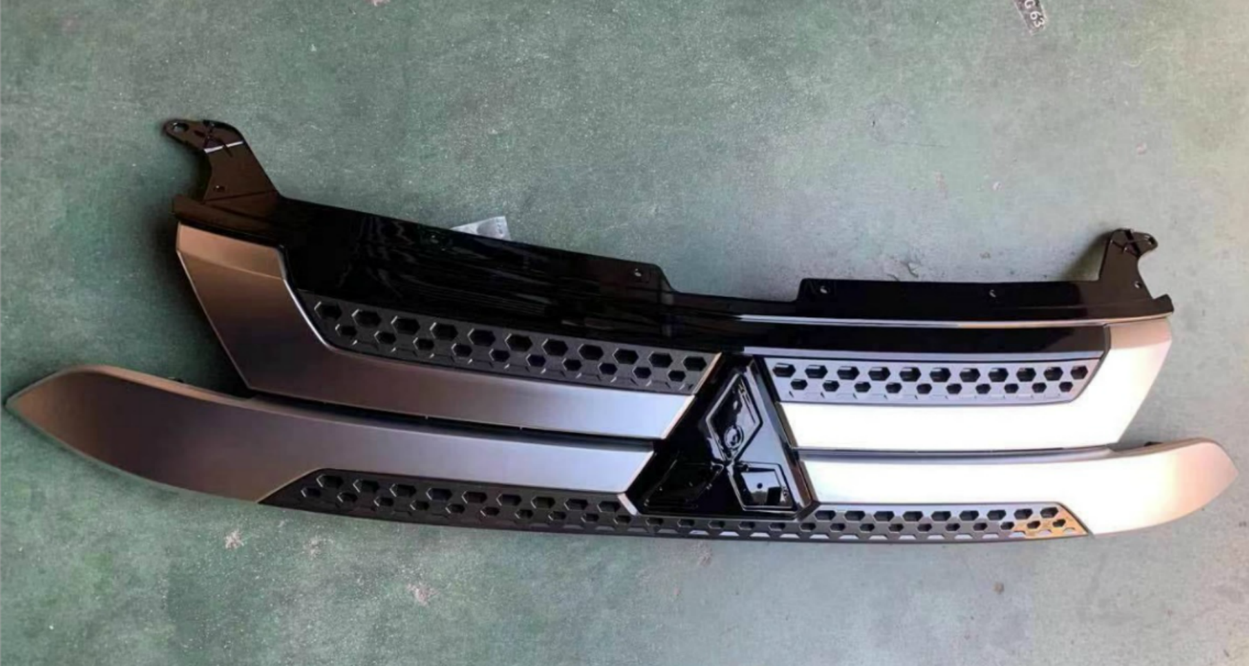 Grille MB0050070 for 三菱 Mitsubishi