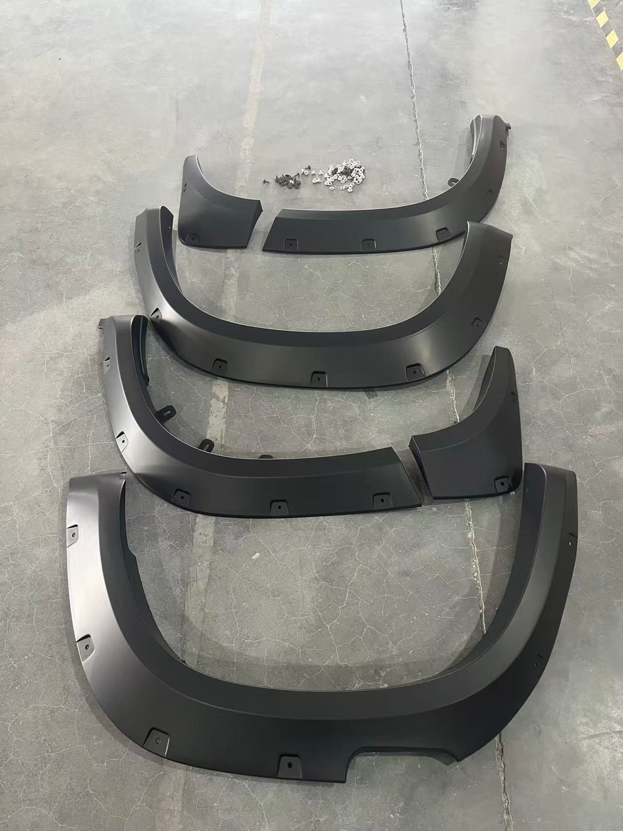 Wheel Arch Moldings MB2810640 for 三菱 Mitsubishi